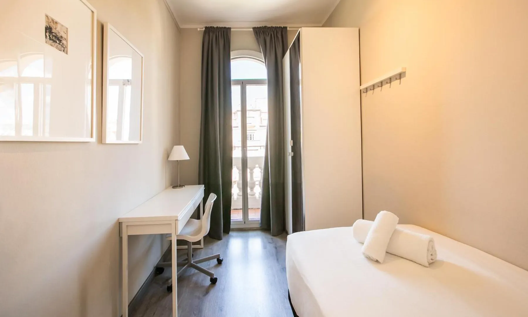 51Par1011 Nice Apartment In Parallel Barcelona Španělsko
